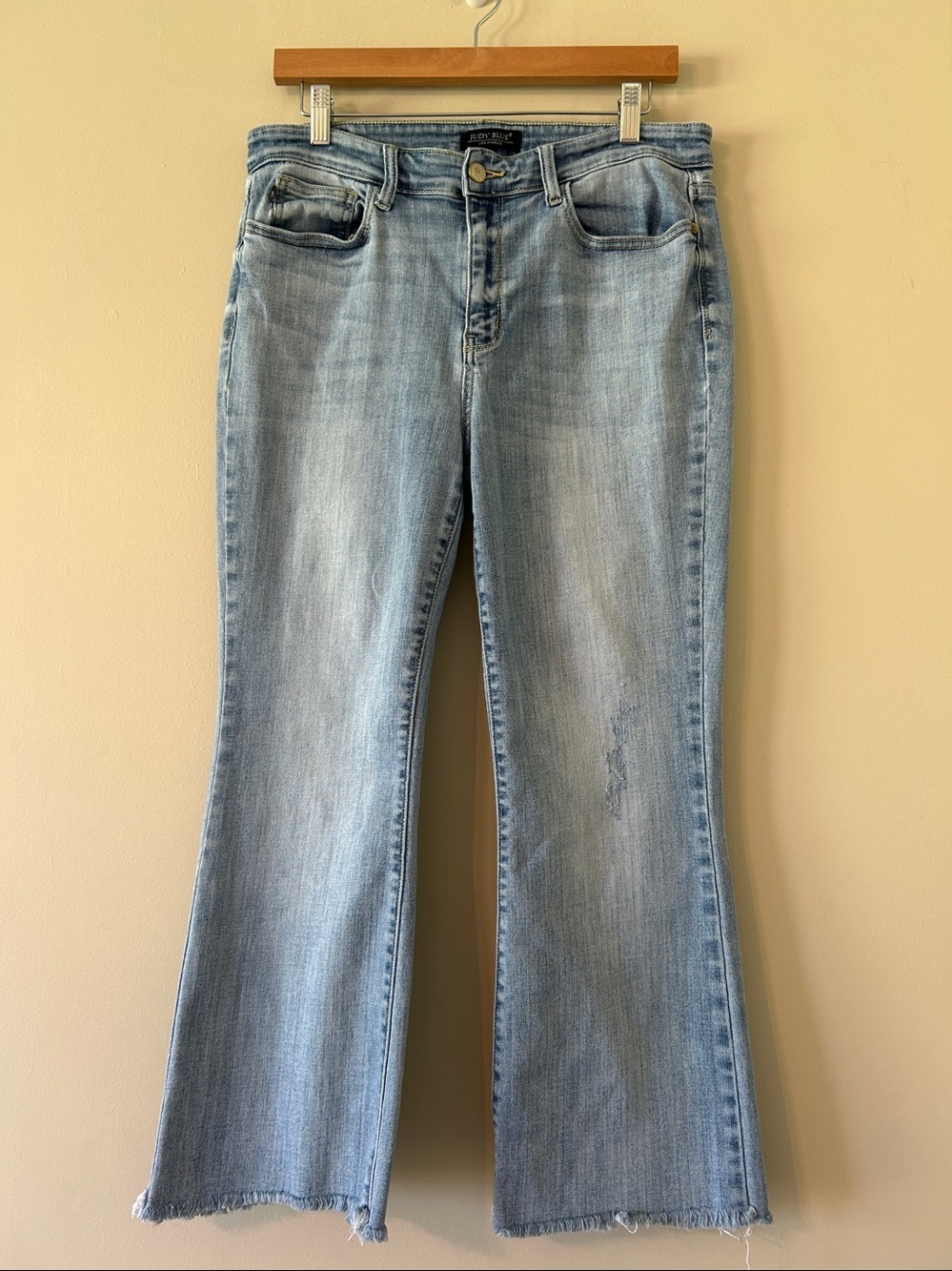 Judy Blue Los Angeles Euro Crop 13 31 High Rise Light Wash Raw Hem *33x25 inseam